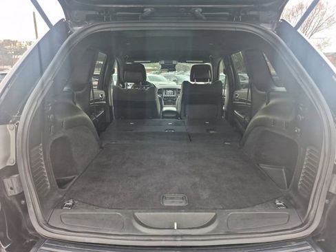 Used 2018 Jeep Grand Cherokee Laredo image 28