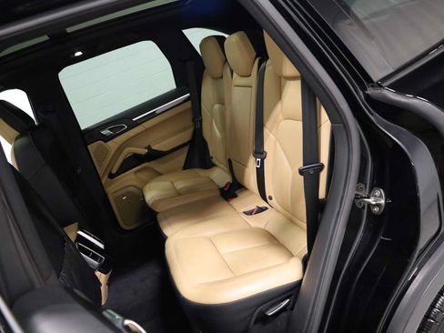 Used 2016 Porsche Cayenne S AWD/4WD image 36