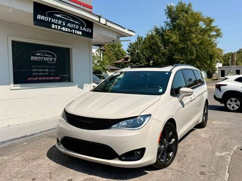 Used 2019 Chrysler Pacifica Limited w/ Advanced Safetytec Group FWD image 3