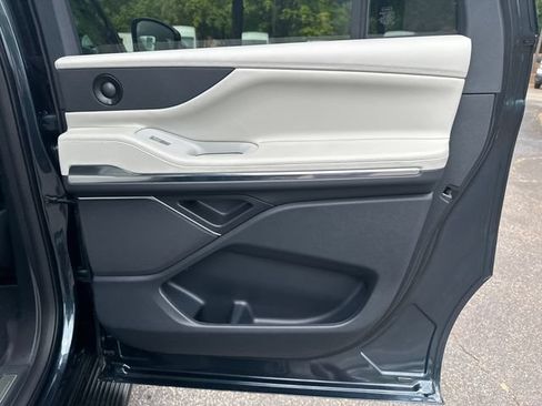 New 2026 Lincoln Navigator L Premier AWD/4WD image 18