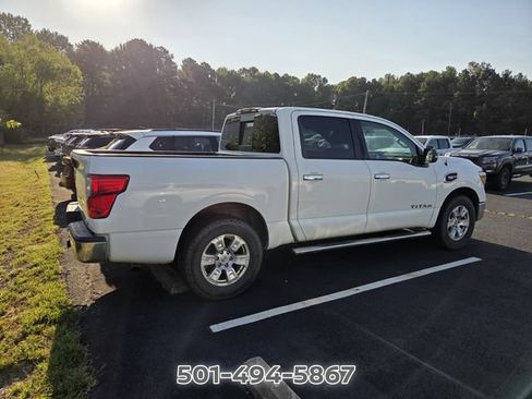Used 2017 Nissan Titan SV RWD image 5