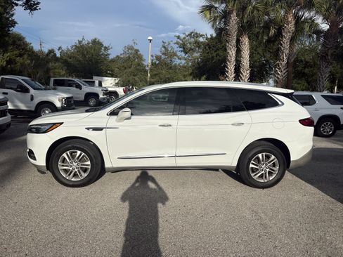 Used 2020 Buick Enclave Essence w/ Sound and Sites Package FWD image 4