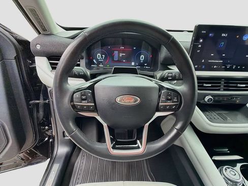 Used 2025 Ford Explorer Platinum w/ Ultimate Package AWD/4WD image 11