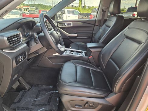 Certified 2023 Ford Explorer XLT w/ Equipment Group 202A AWD/4WD image 23
