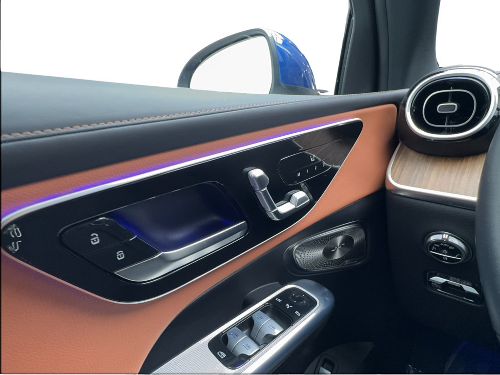 Used 2023 Mercedes-Benz GLC 300 4MATIC w/ Exclusive Trim Package image 47