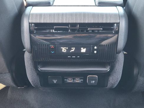 Used 2024 Jeep Wagoneer Series II w/ Flexible Seating Group RWD image 28