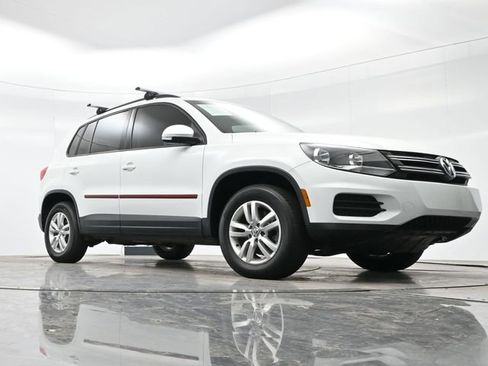 Used 2017 Volkswagen Tiguan S image 22