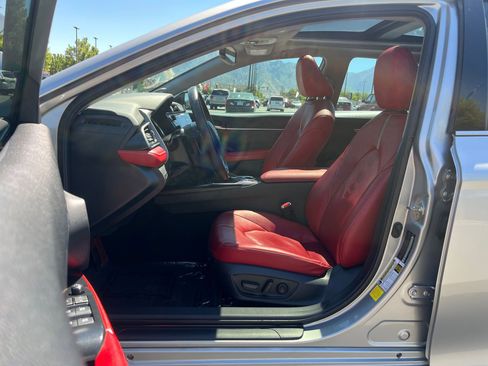 Used 2020 Toyota Camry XSE FWD image 12