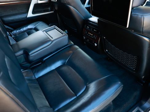 Used 2017 Toyota Land Cruiser image 17