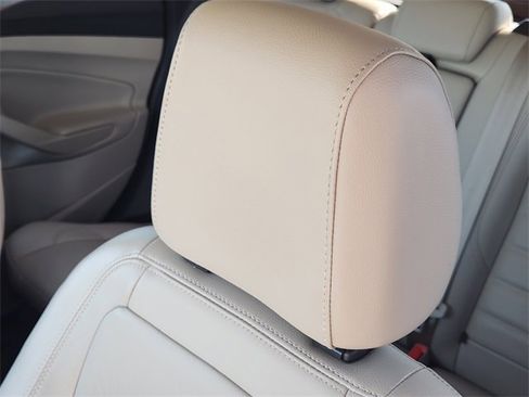 Used 2017 Ford C-MAX Energi Titanium w/ Equipment Group 501A image 17