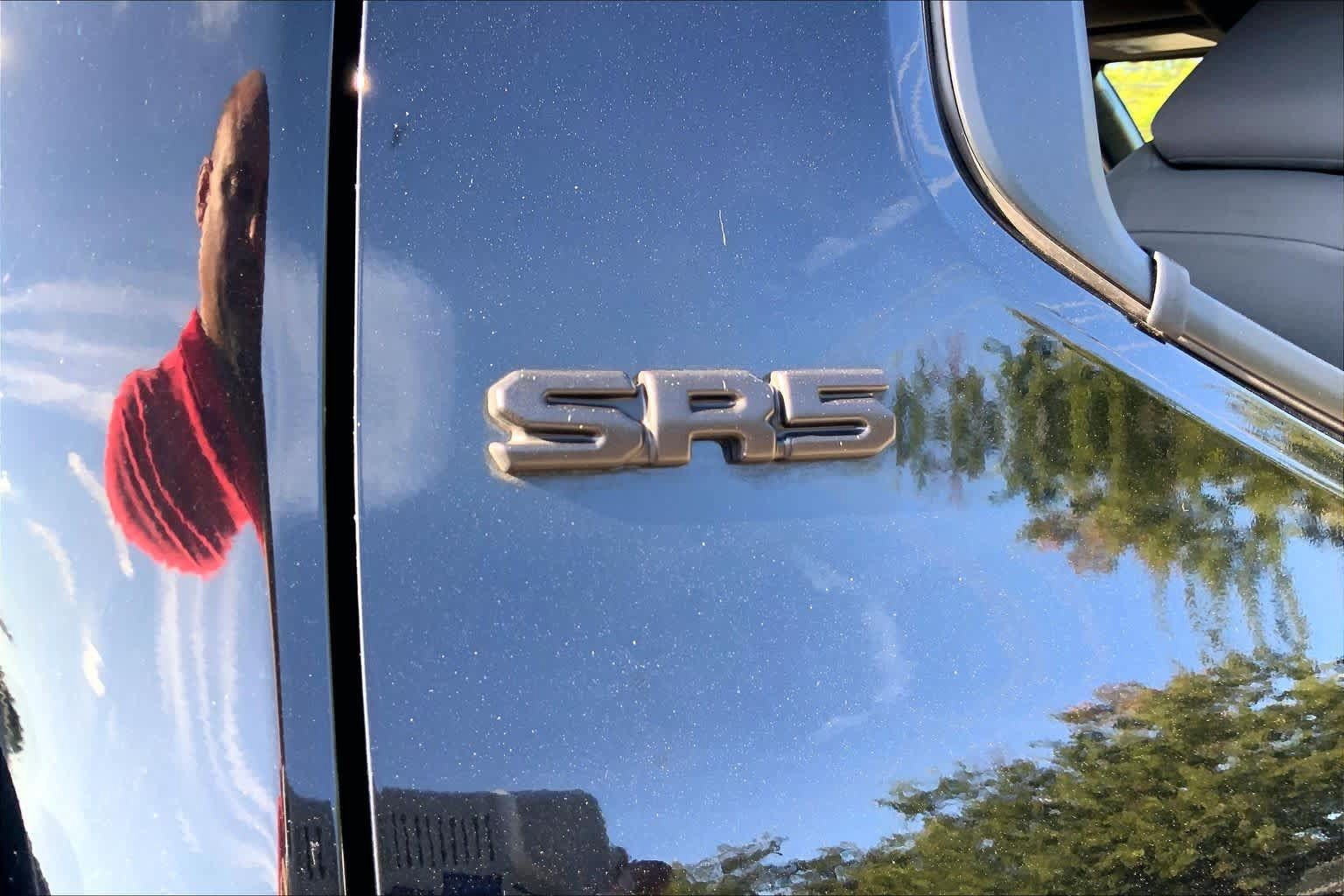 Used 2025 Toyota Tacoma SR5 AWD/4WD image 10