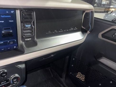 Used 2023 Ford Bronco Wildtrak image 14