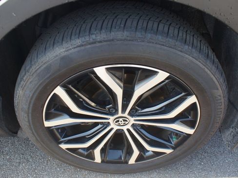 Used 2023 Toyota Crown AWD/4WD image 26