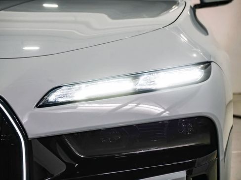 Used 2024 BMW 760i xDrive w/ Executive Package image 7