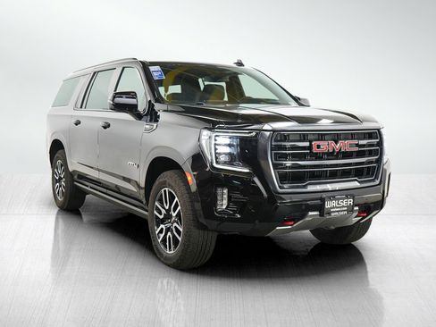 Used 2024 GMC Yukon XL AT4 w/ AT4 Premium Package AWD/4WD image 8