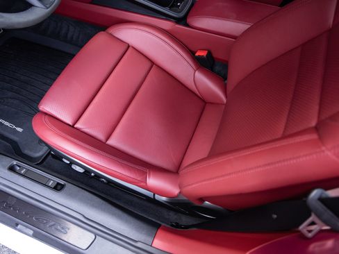 Certified 2024 Porsche 911 Targa 4 GTS w/ Premium Package AWD/4WD image 24