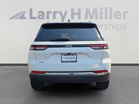 Used 2023 Jeep Grand Cherokee 4WD 4xe image 4