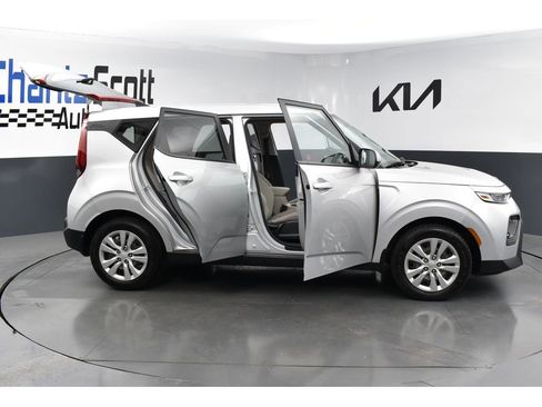 Used 2020 Kia Soul LX FWD image 28