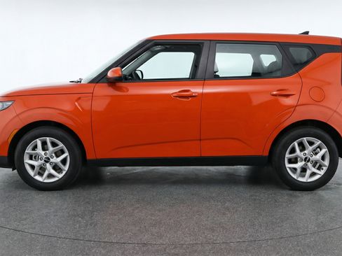 Used 2025 Kia Soul LX w/ LX Technology Package image 5