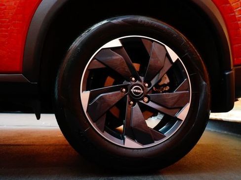 Certified 2025 Nissan Rogue SV AWD/4WD image 69