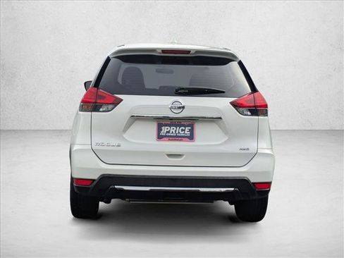 Used 2017 Nissan Rogue S image 6