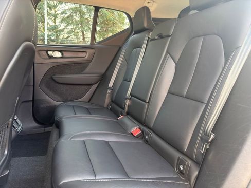 Used 2023 Volvo XC40 B5 Core w/ Convenience Package AWD/4WD image 25