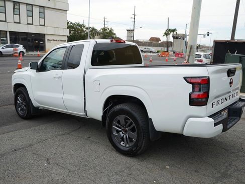 Used 2025 Nissan Frontier SV RWD image 25