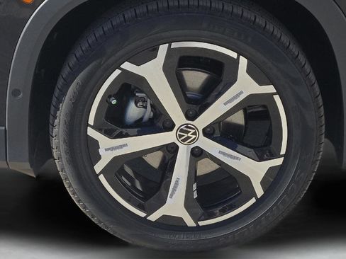 New 2026 Volkswagen Tiguan SE image 8