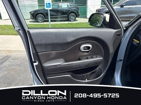 Used 2016 Kia Soul FWD image 8