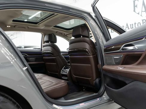 Used 2022 BMW 750i xDrive AWD/4WD image 11