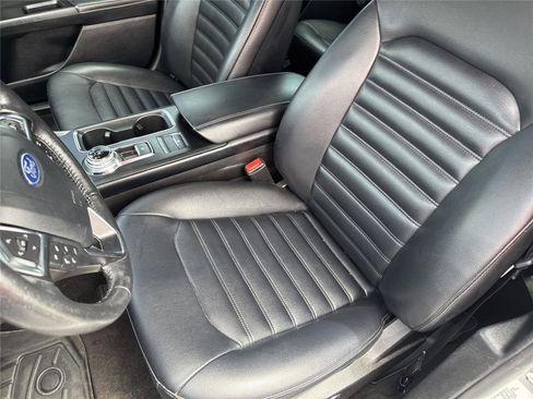 Used 2019 Ford Fusion SEL FWD image 12