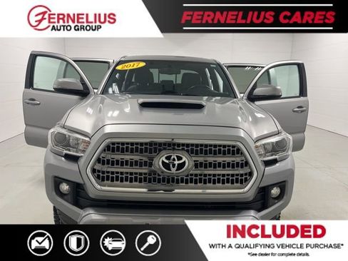 Used 2017 Toyota Tacoma TRD Sport image 13