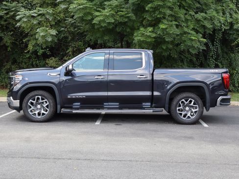 Used 2023 GMC Sierra 1500 SLT w/ SLT Premium Package AWD/4WD image 6