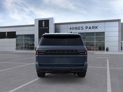 New 2025 Lincoln Navigator Reserve w/ Jet Appearance Package image 5