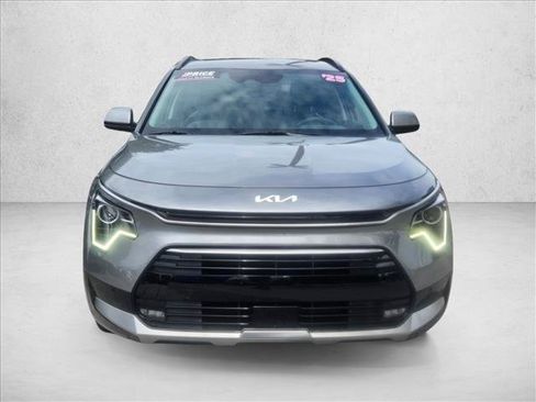 Used 2025 Kia Niro FWD image 2
