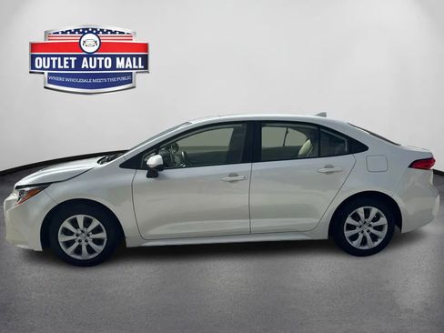 Used 2021 Toyota Corolla LE image 6