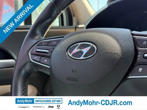 Used 2019 Hyundai Santa Fe Limited image 9
