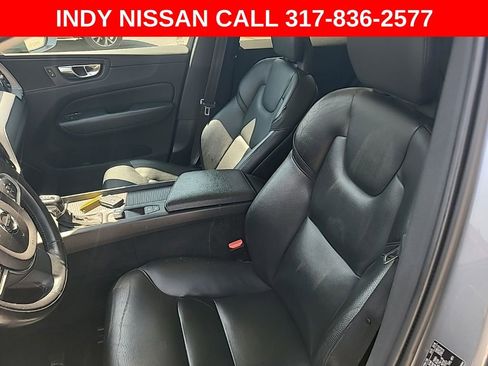 Used 2018 Volvo XC60 T5 Momentum w/ Vision Package AWD/4WD image 25
