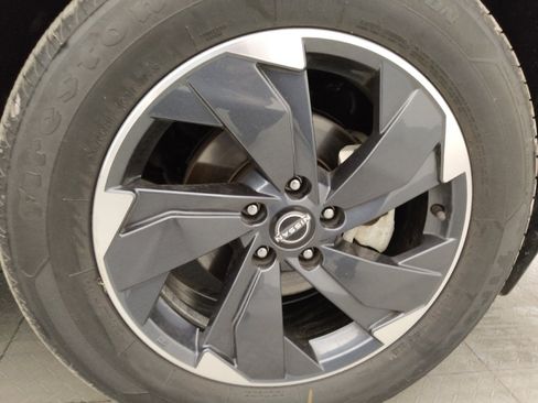Used 2025 Nissan Rogue SV AWD/4WD image 31