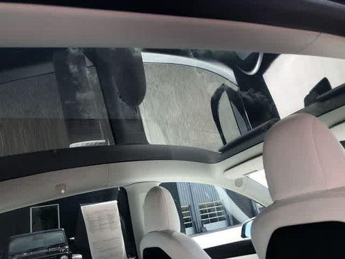 Used 2021 Tesla Model Y Long Range AWD/4WD image 19