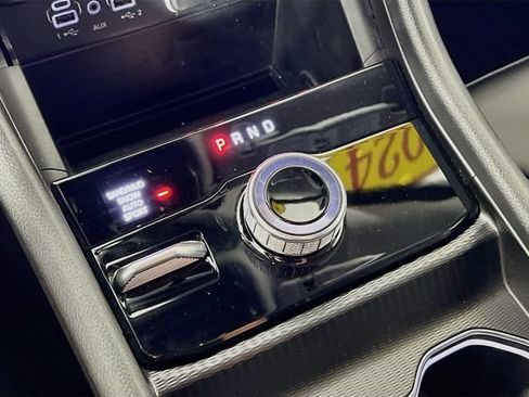 Used 2024 Jeep Grand Cherokee Limited AWD/4WD image 23