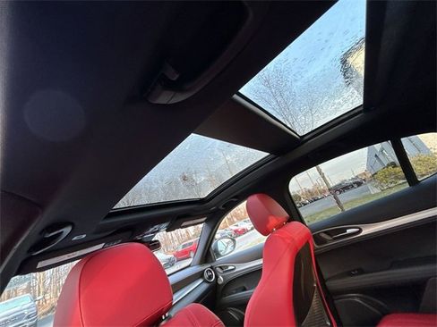 New 2025 Alfa Romeo Stelvio Sprint image 14