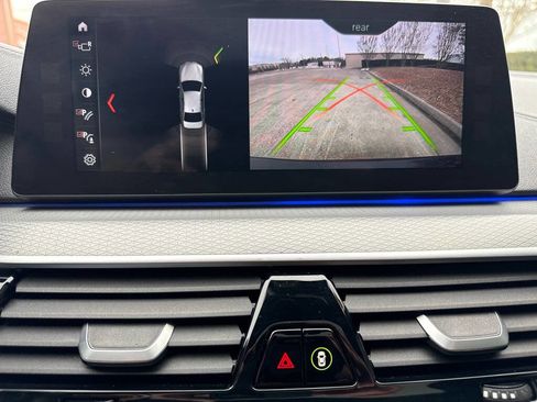 Used 2018 BMW 530i xDrive image 24