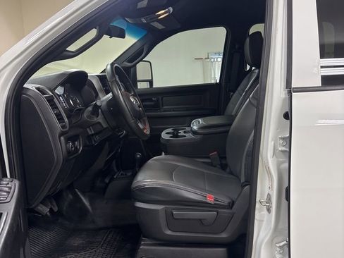 Used 2024 RAM 2500 Tradesman w/ Chrome Appearance Group AWD/4WD image 10