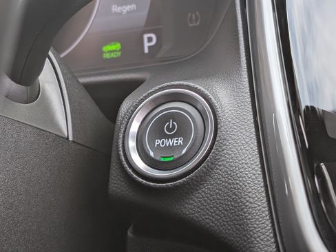 Used 2023 Chevrolet Bolt EUV LT w/ Convenience Package image 31