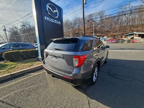 Used 2022 Ford Explorer XLT w/ Equipment Group 202A image 7