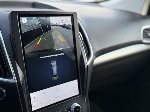 Used 2022 Ford Edge Titanium image 23