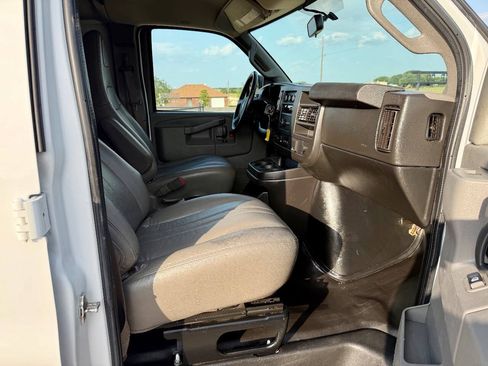 Used 2021 Chevrolet Express 2500 w/ Driver Convenience Package RWD image 15