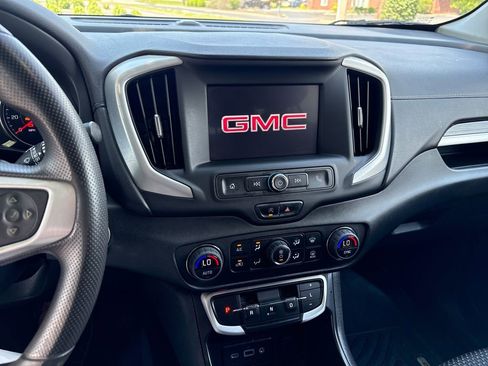 Used 2023 GMC Terrain SLE w/ Driver Convenience Package FWD image 18