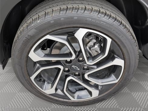 Used 2025 Chevrolet Trax RS w/ Sunroof Package FWD image 11